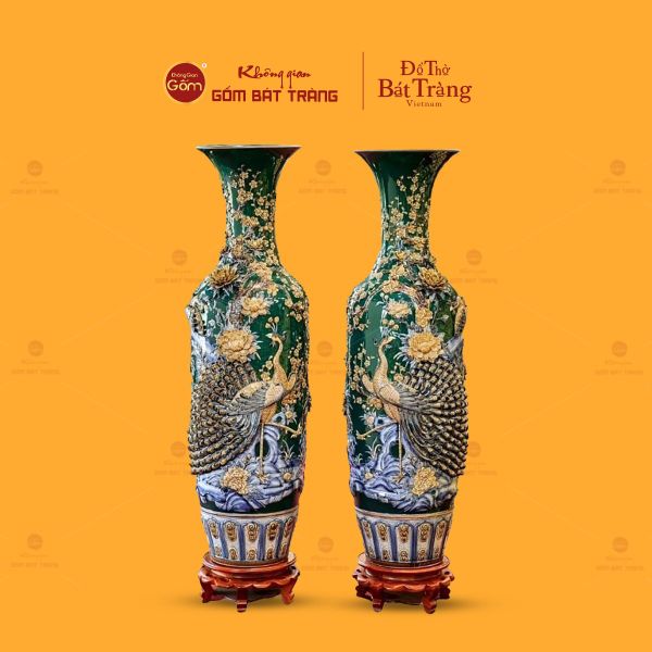 Lộc Bình Men Xanh Lục Công Đào Đắp Nổi Vẽ Vàng