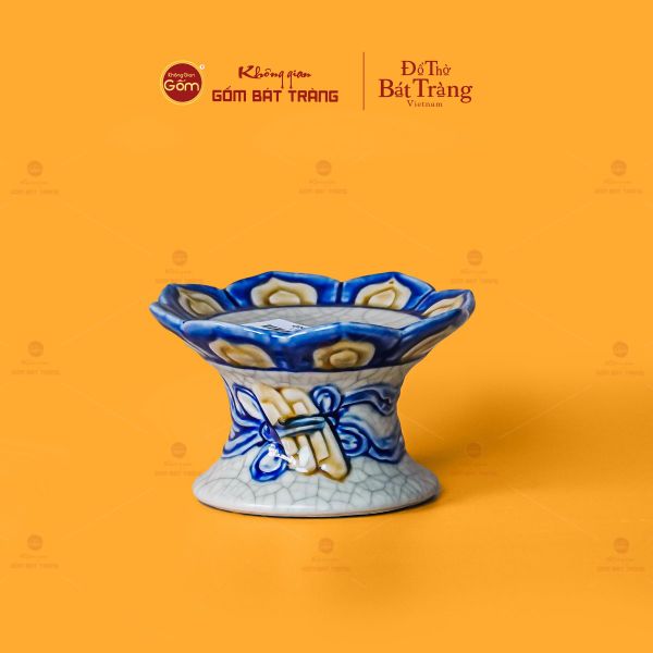 Chân Nến Thờ Men Rạn Họa Tiết Cuốn Thư