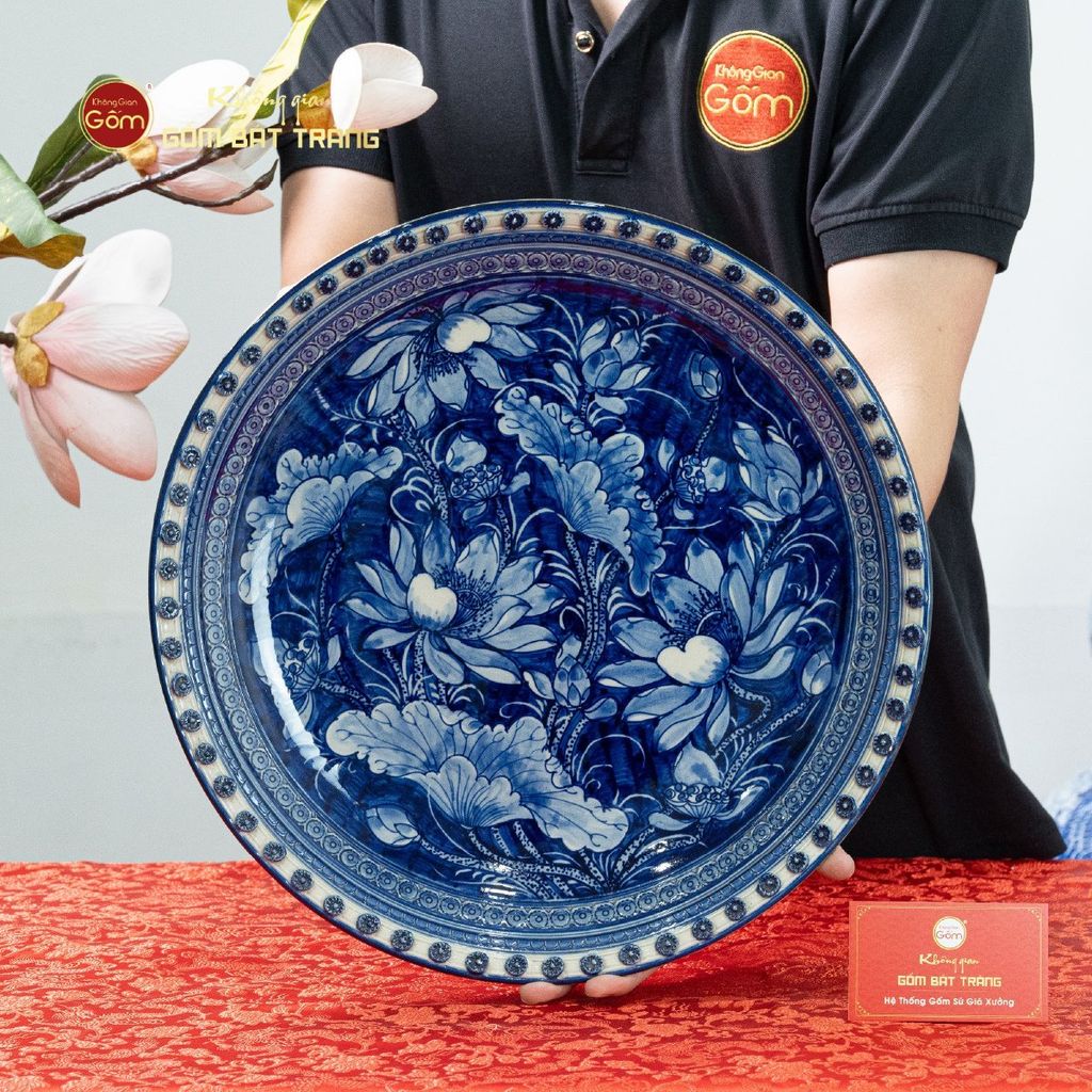 Đĩa Trưng Bày Men Lam Hoa Sen Nở Rộ