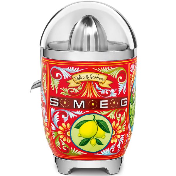 Máy vắt cam Smeg 50's Style CJF01DGEU - Smeg x Dolce&Gabbana - Smeg CJF01DG - Bí quyết cho những ly nước cam tươi ngon mỗi ngày. Với Smeg CJF01