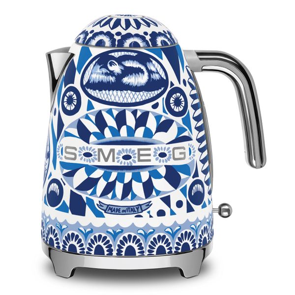 Ấm đun siêu tốc Smeg & Dolce&Gabbana 50's Style -KLF03DGBEU - Smeg - Bộ sưu tập Blue Mediterraneo đưa bạn đến một hành trình khám phá vẻ đẹp Địa Trun