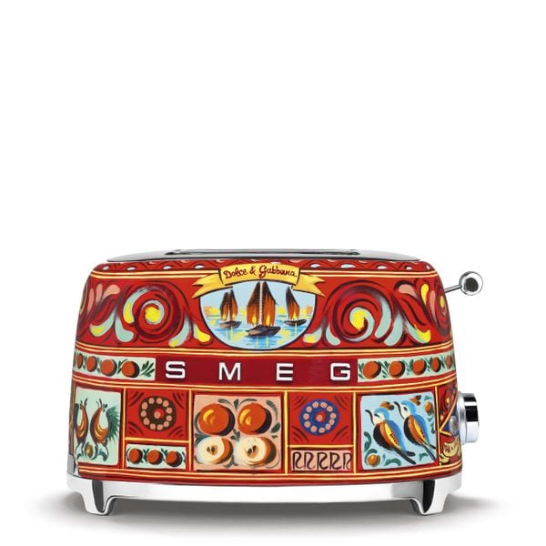 Máy nướng bánh mì Smeg 50's Style TSF01DGEU - Smeg x Dolce&Gabbana - Từng lát bánh giòn tan, thơm lừng chỉ trong nháy mắt với máy nướng bánh mì 2 khe