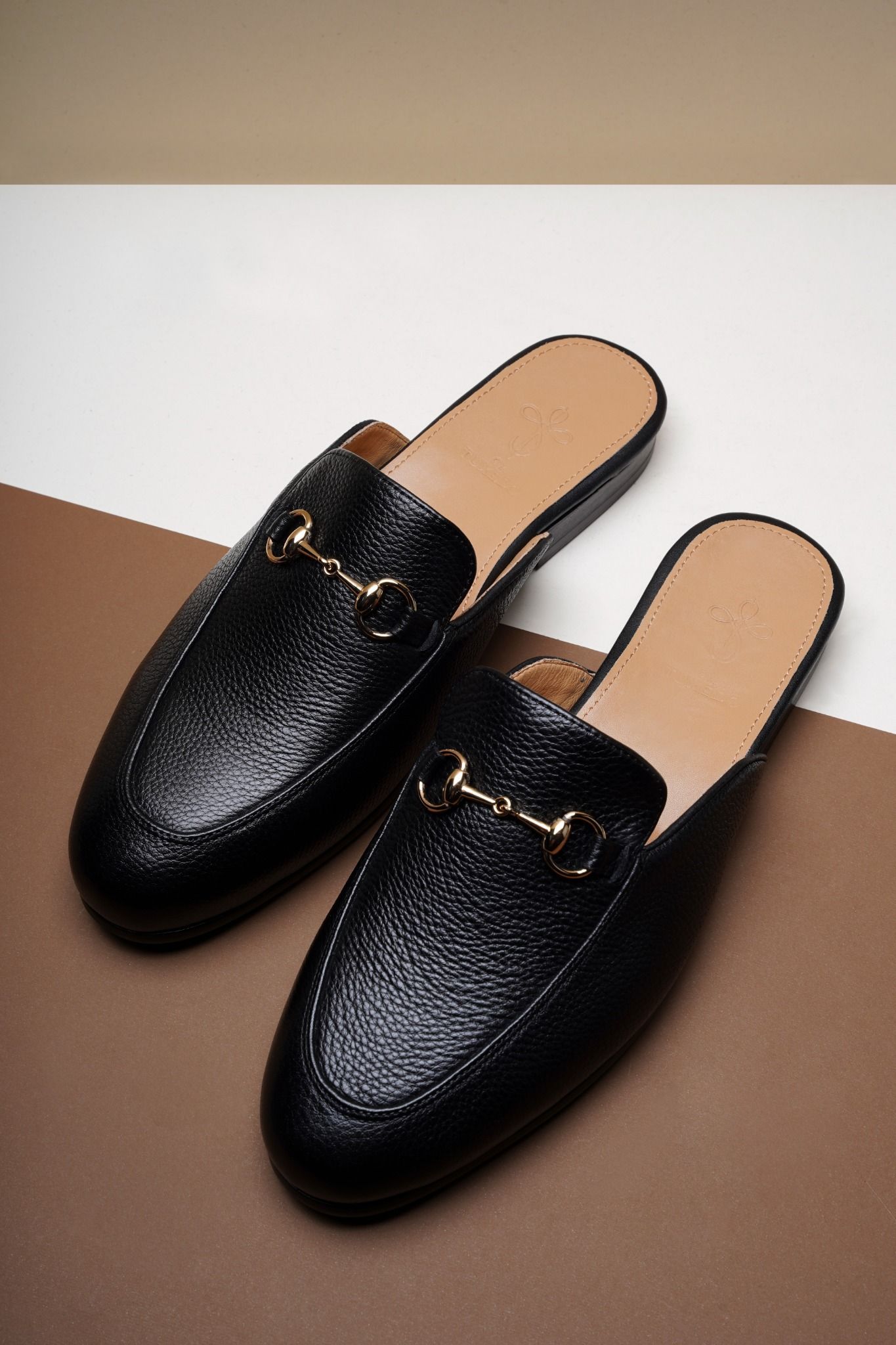 Sục Tuxedo Đen Sần Tag Vàng - Txg7890-L301B