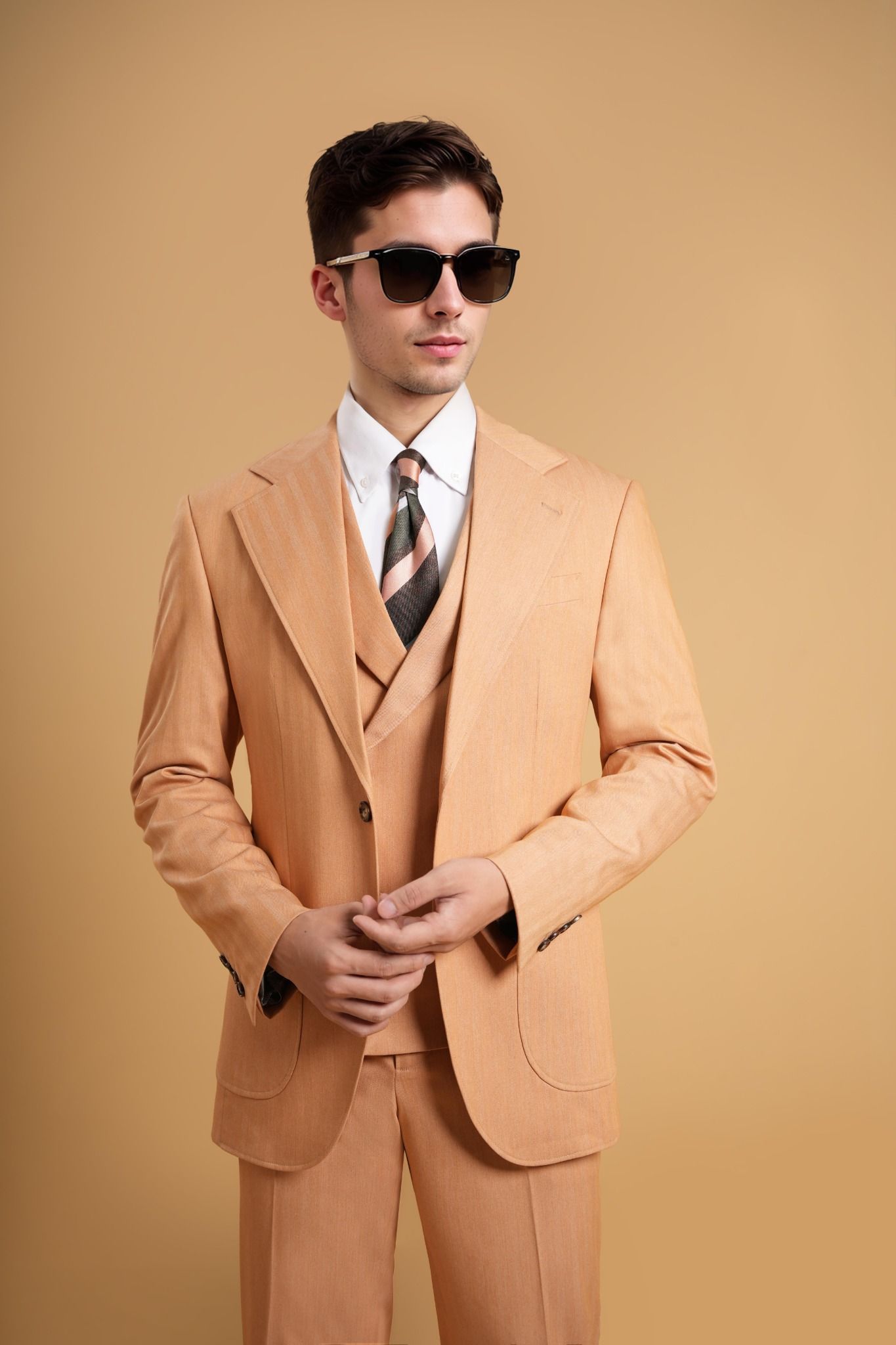 Áo vest nâu sọc chìm - AV384