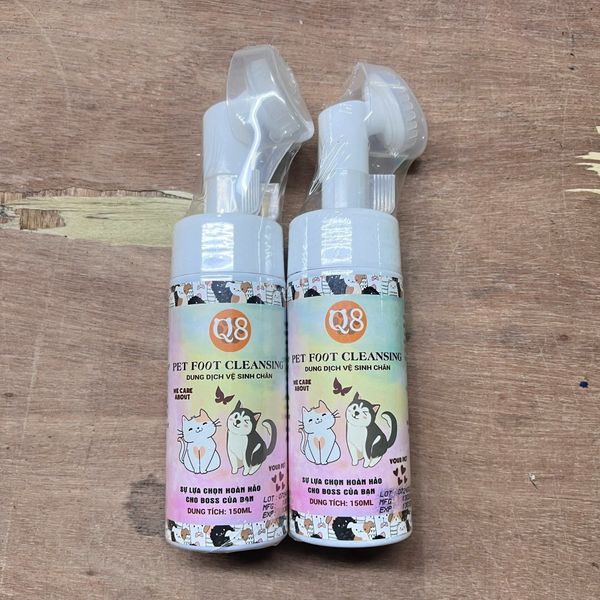 Bọt Vệ Sinh Bàn Chân Cho Chó Mèo Q8 chai 150ml