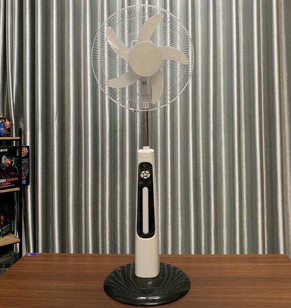 Quạt Tích Điện Năng Lượng Mặt Trời 30W - Quạt Cây, 5 Cánh, 16 inch, Điều khiển từ xa