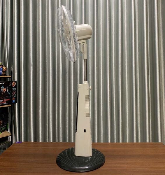 Quạt Tích Điện Năng Lượng Mặt Trời 30W - Quạt Cây, 5 Cánh, 16 inch, Điều khiển từ xa
