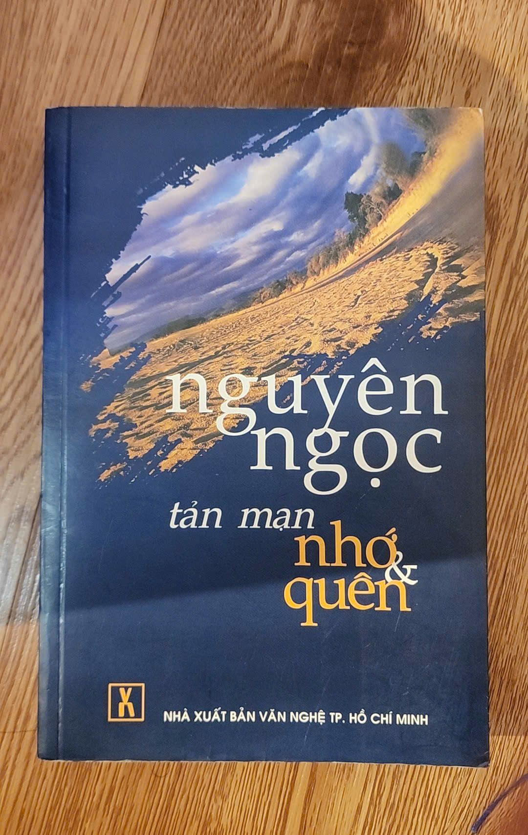  Tản mạn nhớ & quên - Nguyên Ngọc 