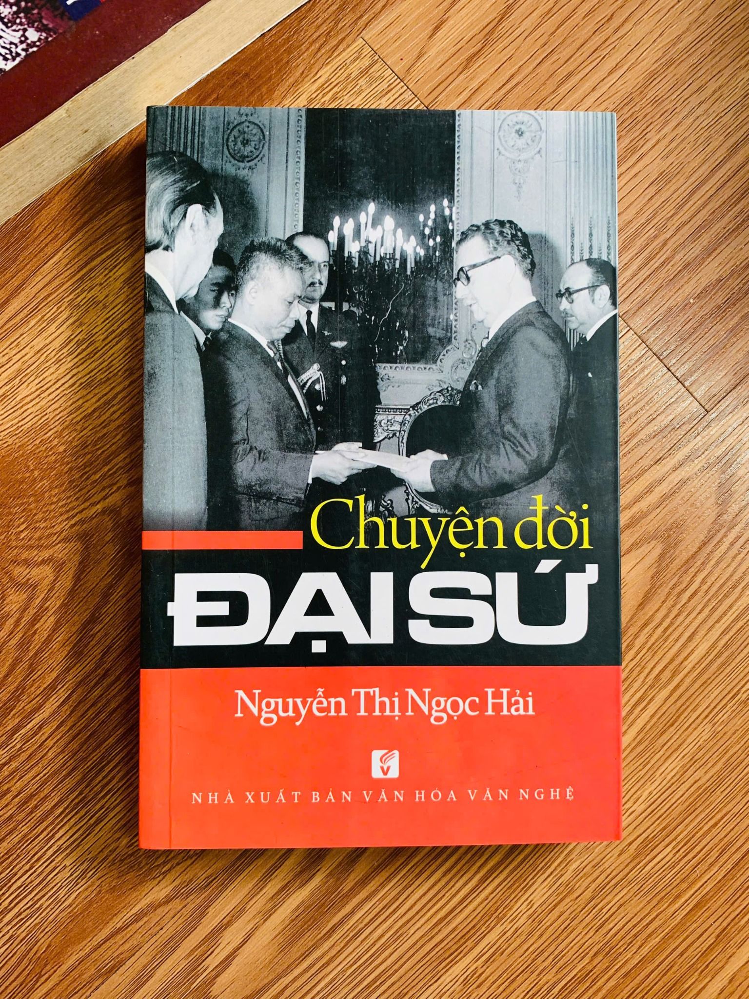  Chuyện đời đại sứ 