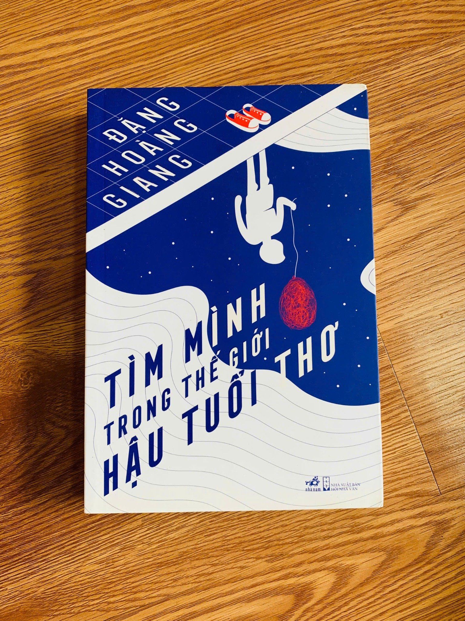  Tìm mình trong thế giới hậu tuổi thơ 