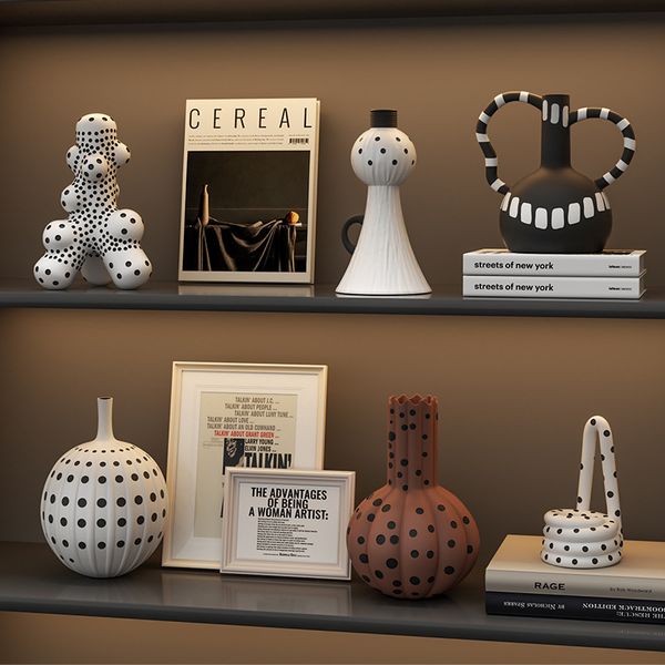  Simple high-end wine cabinet decoration 