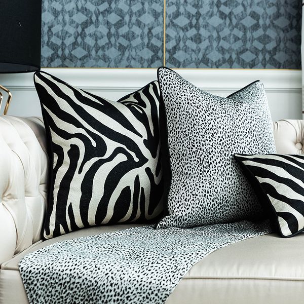  Modern jacquard cushion 
