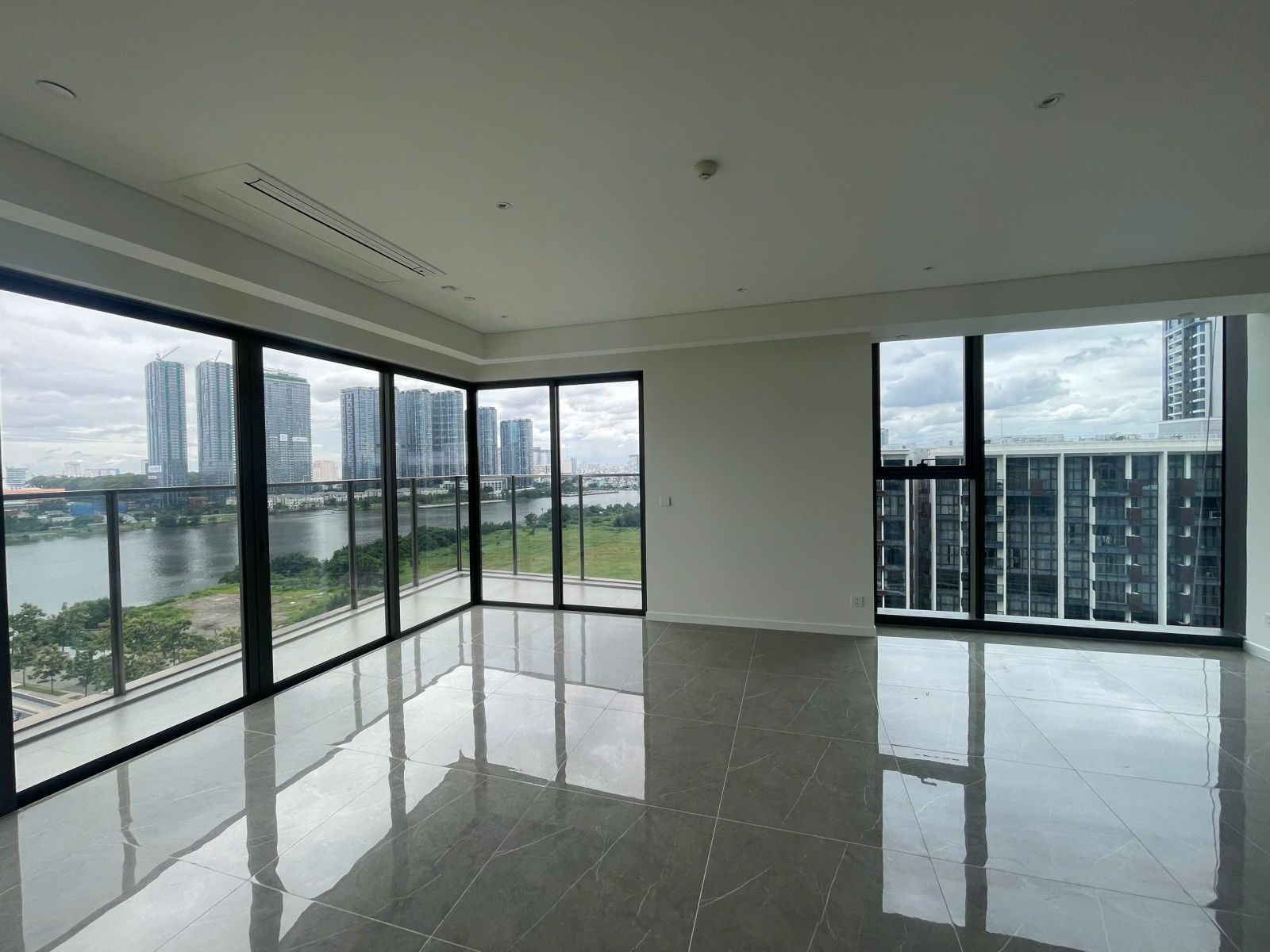  Bán căn hộ 4 phòng ngủ cao cấp tại Opera Residence - Vị trí đắc địa, tiện ích vượt trội 