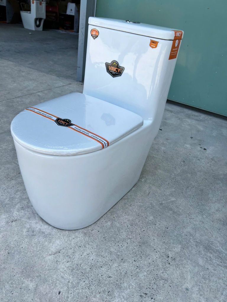 Bồn Cầu Vincy Khối Dành Cho Không Gian Nhỏ - V999