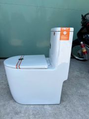 Bồn Cầu Vincy Khối Dành Cho Không Gian Nhỏ - V999