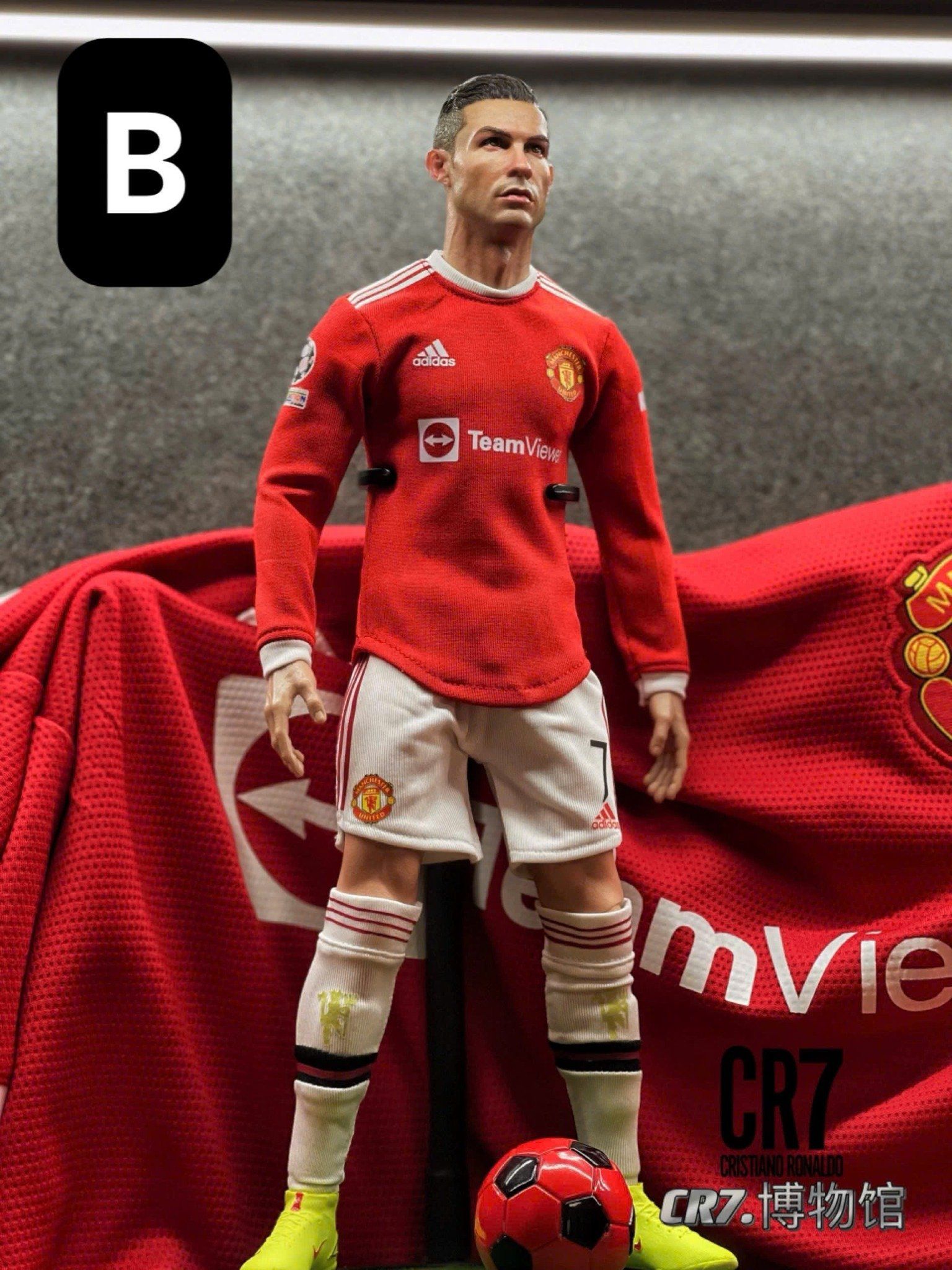  Mô hình cầu thủ bóng đá Cristiano Ronaldo CR7 Manchester United tỷ lệ 1/6. 