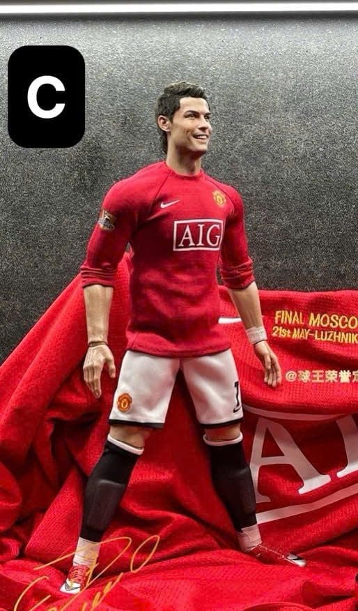  Mô hình cầu thủ bóng đá Cristiano Ronaldo CR7 Manchester United tỷ lệ 1/6. 