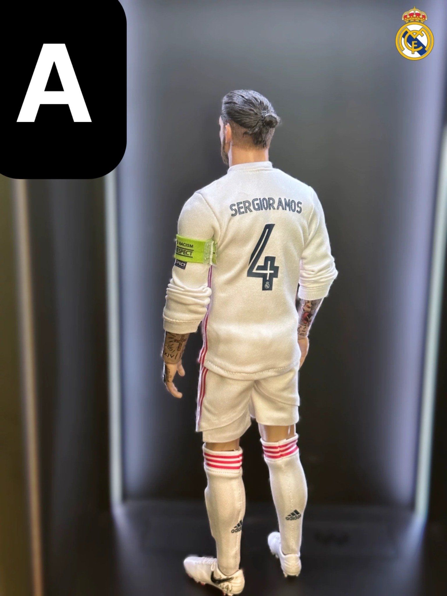  Mô hình cầu thủ bóng đá Sergio Ramos tỷ lệ 1/6. 