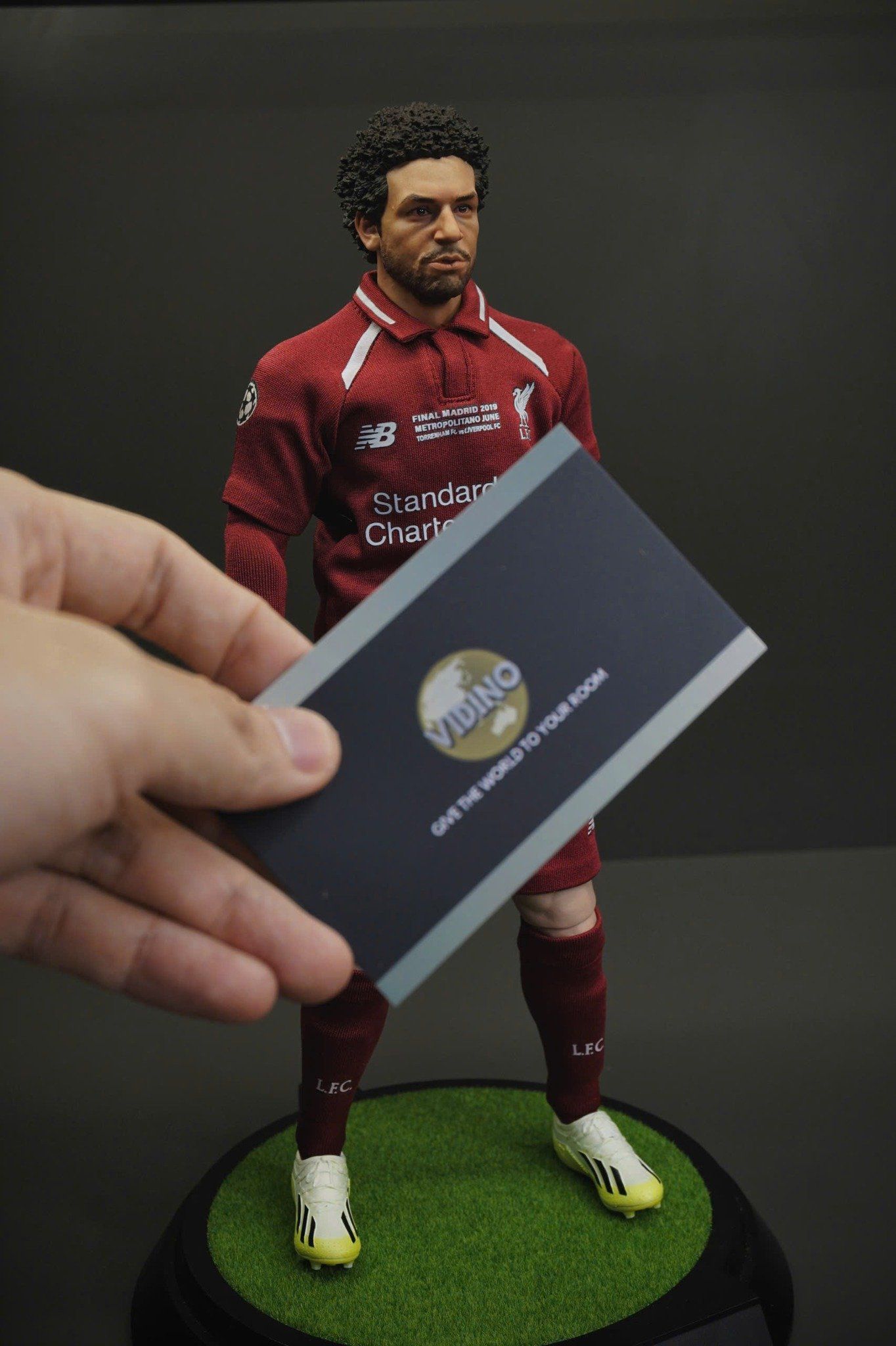  Mô hình cầu thủ Salah liverpool tỷ lệ 1/6. 