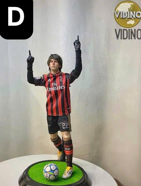  Mô hình cầu thủ bóng đá KaKa tỷ lệ 1/6. 