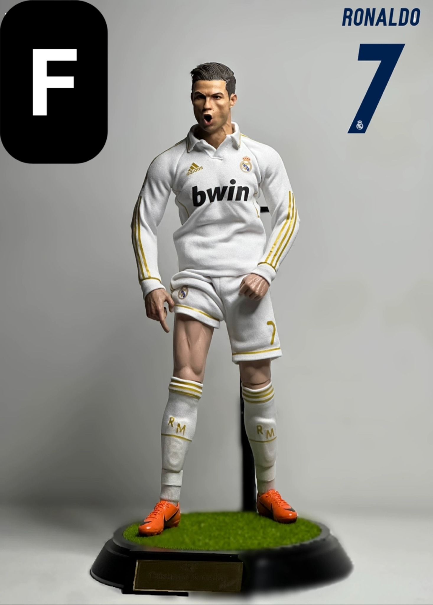  Mô hình cầu thủ bóng đá Cristiano Ronaldo CR7 Real Maldrid tỷ lệ 1/6 ( Part 1). 