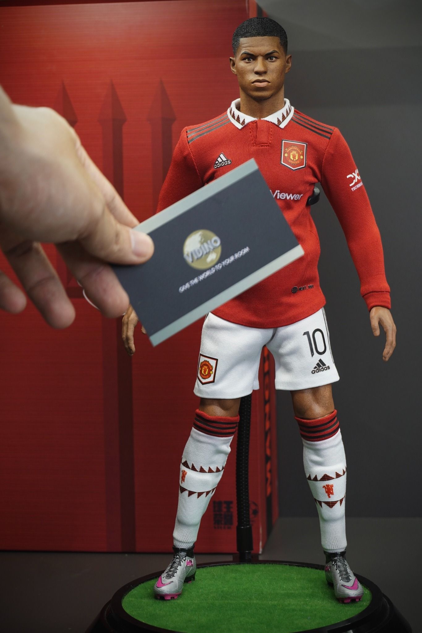  Mô hình cầu thủ rashford manchester united tỷ lệ 1/6. 