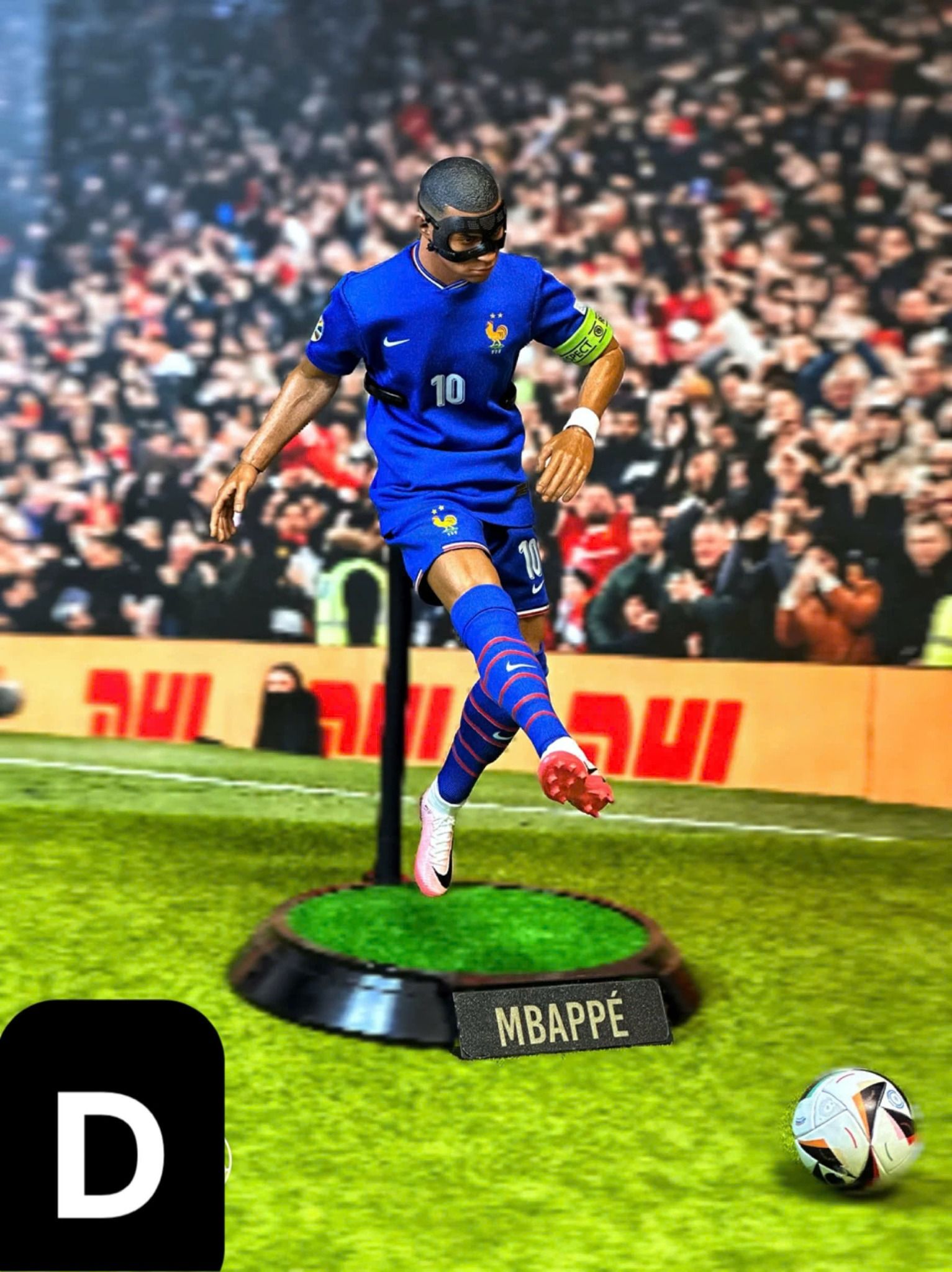  Mô hình cầu thủ bóng đá Mbappe tỷ lệ 1/6. 