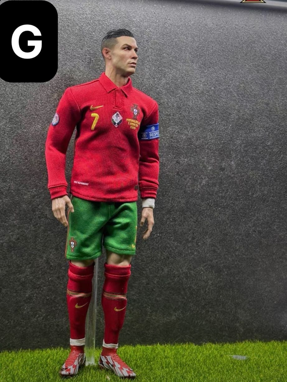  Mô hình Cristiano Ronaldo Portugal tỷ lệ 1/6. 