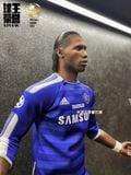  Mô hình cầu thủ bóng đá Didier Drogba voi rừng tỷ lệ 1/6. 