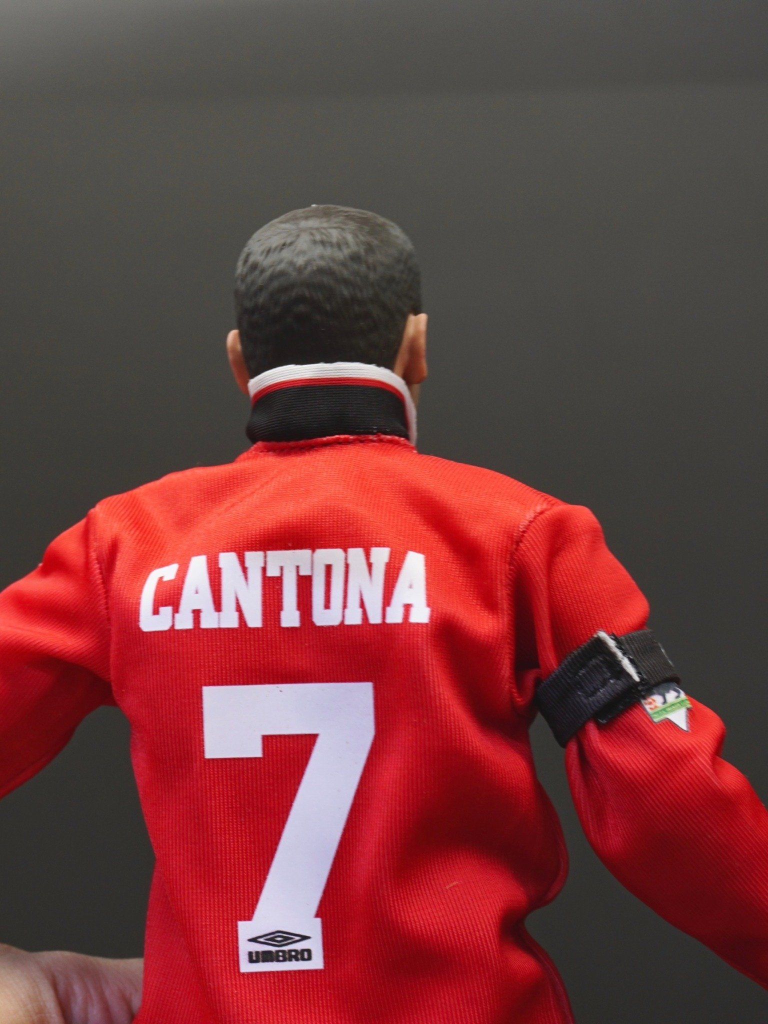  Mô hình cầu thủ Eric Cantona Manchester United tỷ lệ 1/6. 