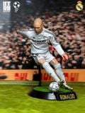  Mô hình Ronaldo Nazario delima người ngoài hành tinh  tỷ lệ 1/6. 