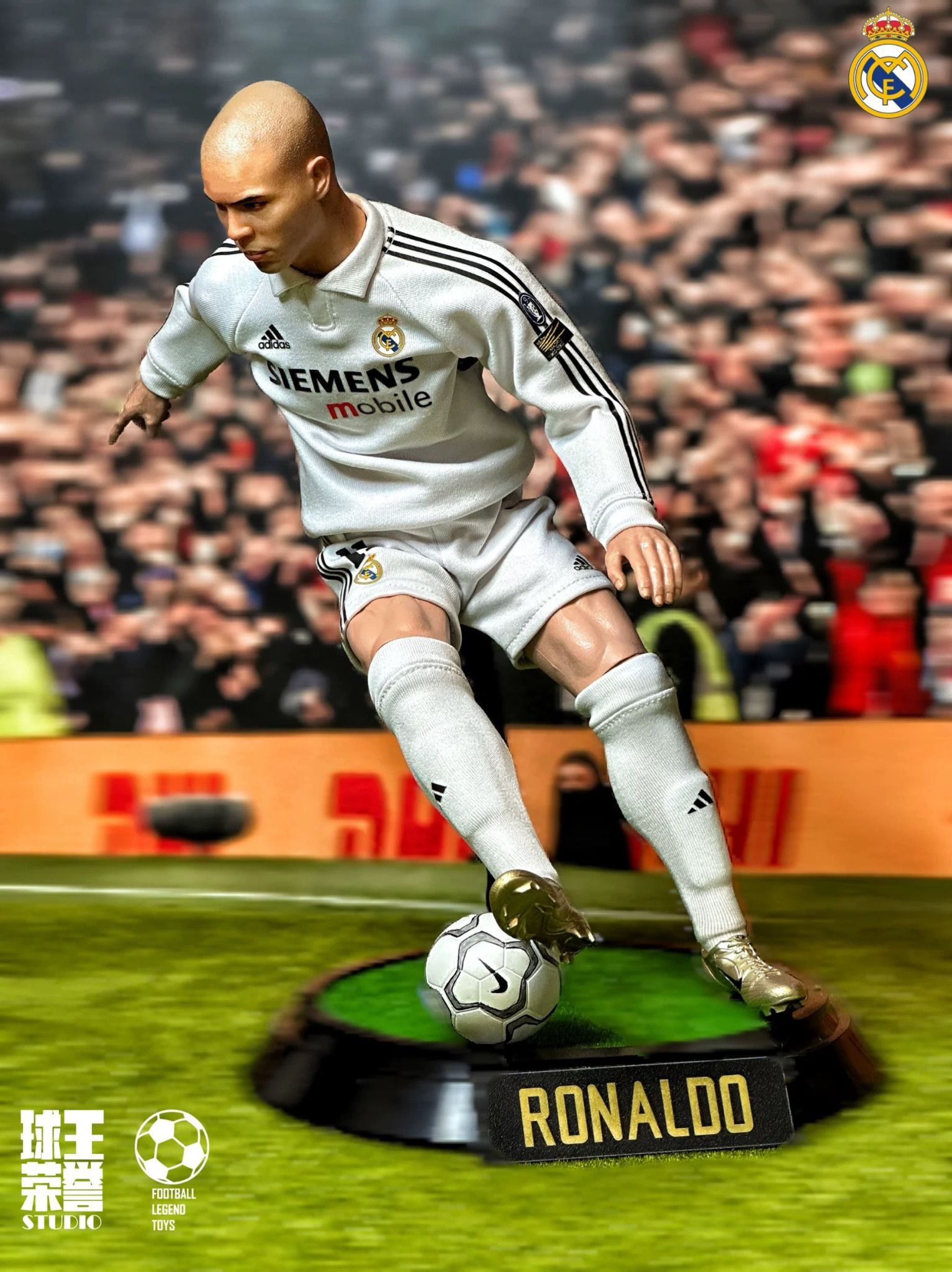  Mô hình Ronaldo Nazario delima người ngoài hành tinh  tỷ lệ 1/6. 