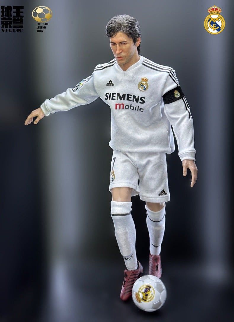  Mô hình cầu thủ Raul Gonzalez tỷ lệ 1/6. 