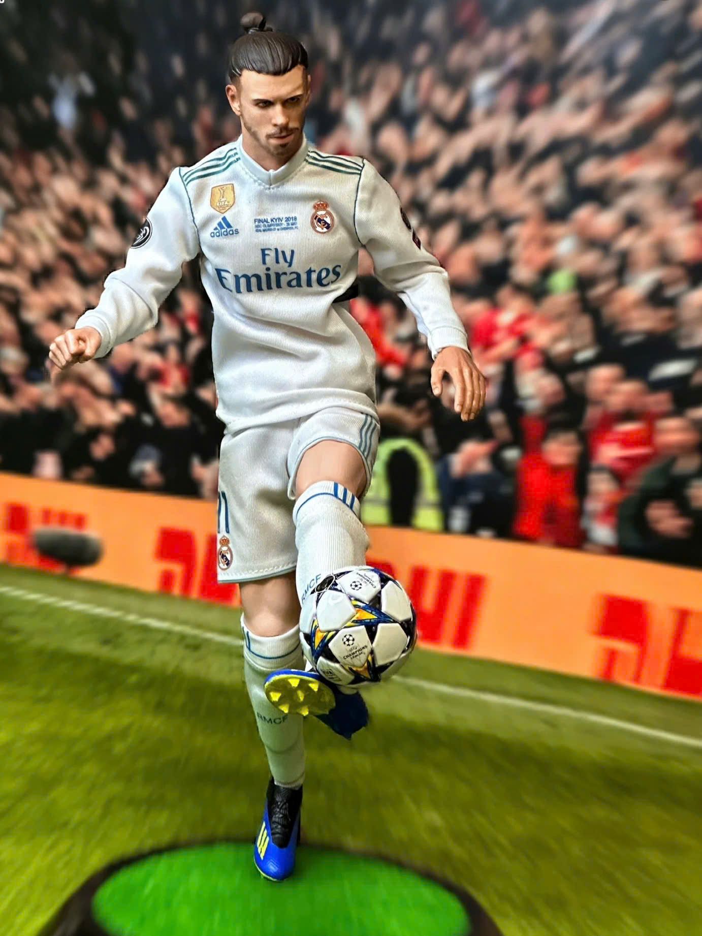  Mô hình cầu thủ Bale tỷ lệ 1/6. 