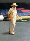  Mô hình figure Hammond jurassic park 1/35. 