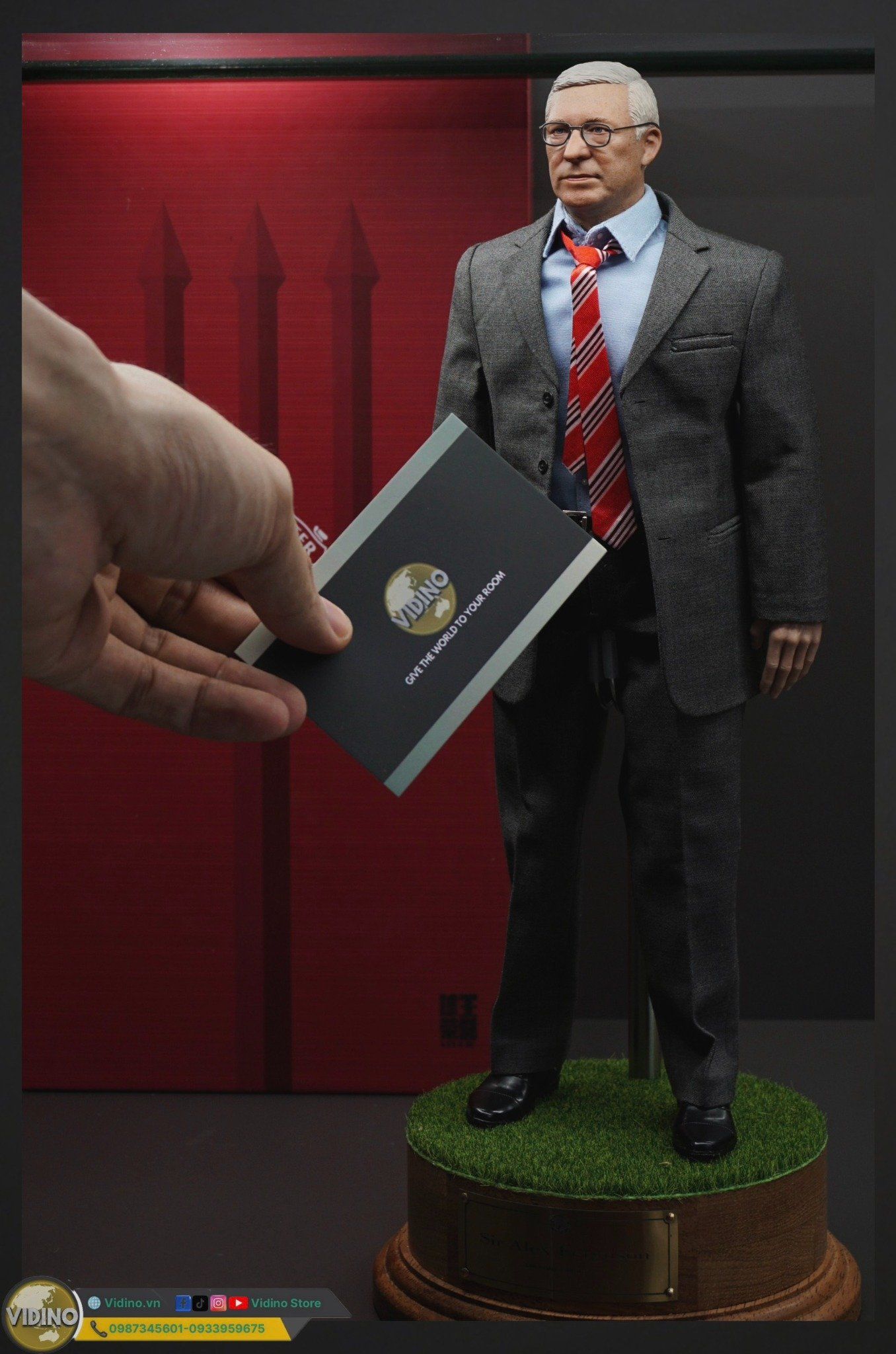  Mô hình huấn luyện viên Sir Alex Manchester United tỷ lệ 1/6. 