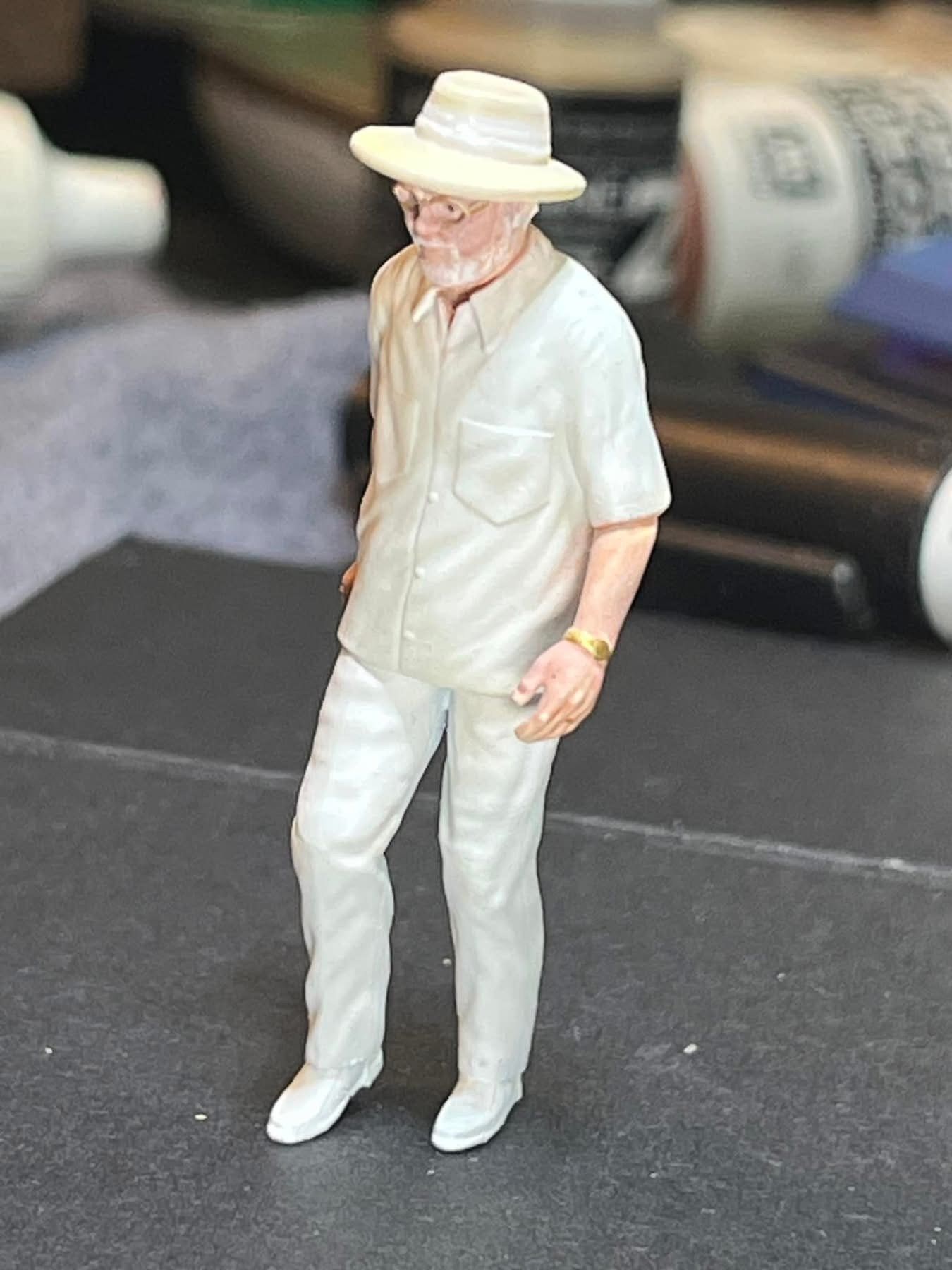  Mô hình figure Hammond jurassic park 1/35. 