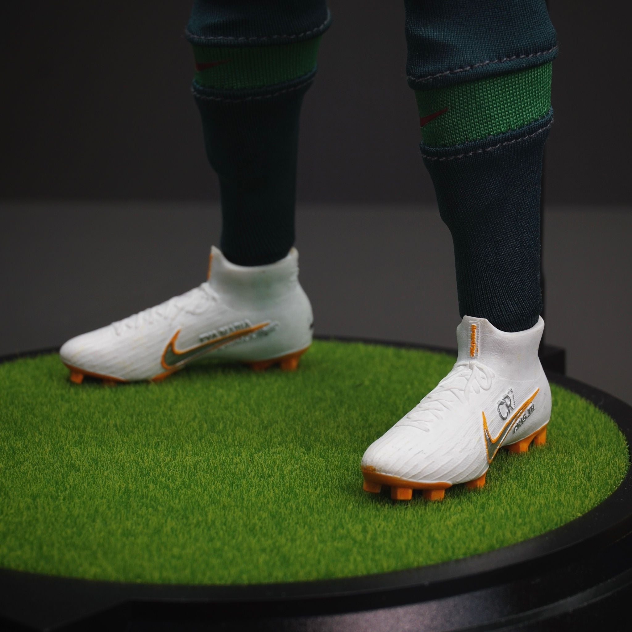  Mô hình Cristiano Ronaldo Portugal tỷ lệ 1/6. 