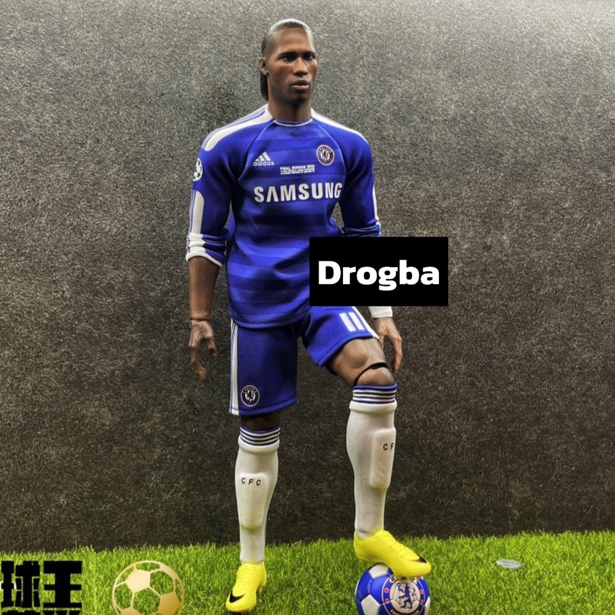  Mô hình cầu thủ bóng đá Didier Drogba voi rừng tỷ lệ 1/6. 