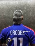  Mô hình cầu thủ bóng đá Didier Drogba voi rừng tỷ lệ 1/6. 