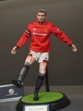  Mô hình cầu thủ Eric Cantona Manchester United tỷ lệ 1/6. 