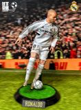  Mô hình Ronaldo Nazario delima người ngoài hành tinh  tỷ lệ 1/6. 