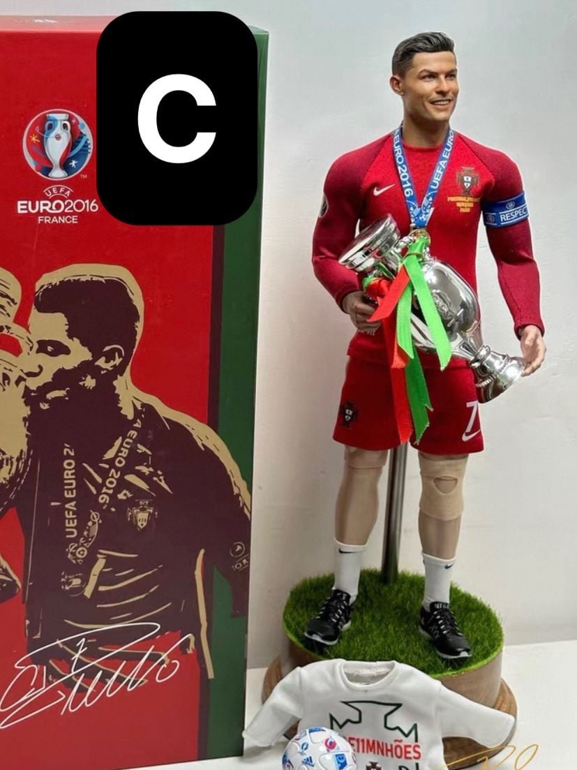  Mô hình Cristiano Ronaldo Portugal tỷ lệ 1/6. 