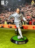  Mô hình Ronaldo Nazario delima người ngoài hành tinh  tỷ lệ 1/6. 
