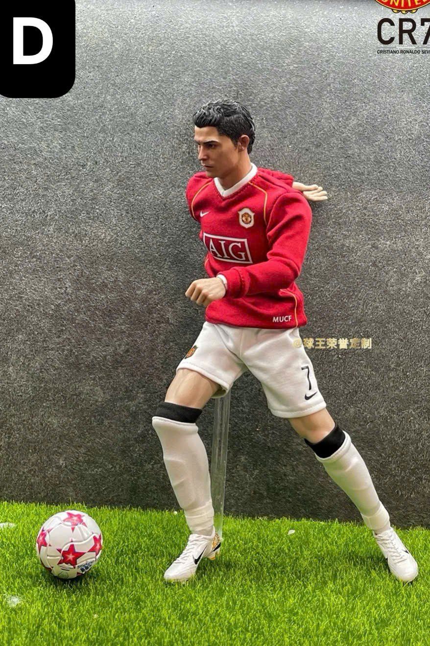  Mô hình cầu thủ bóng đá Cristiano Ronaldo CR7 Manchester United tỷ lệ 1/6. 