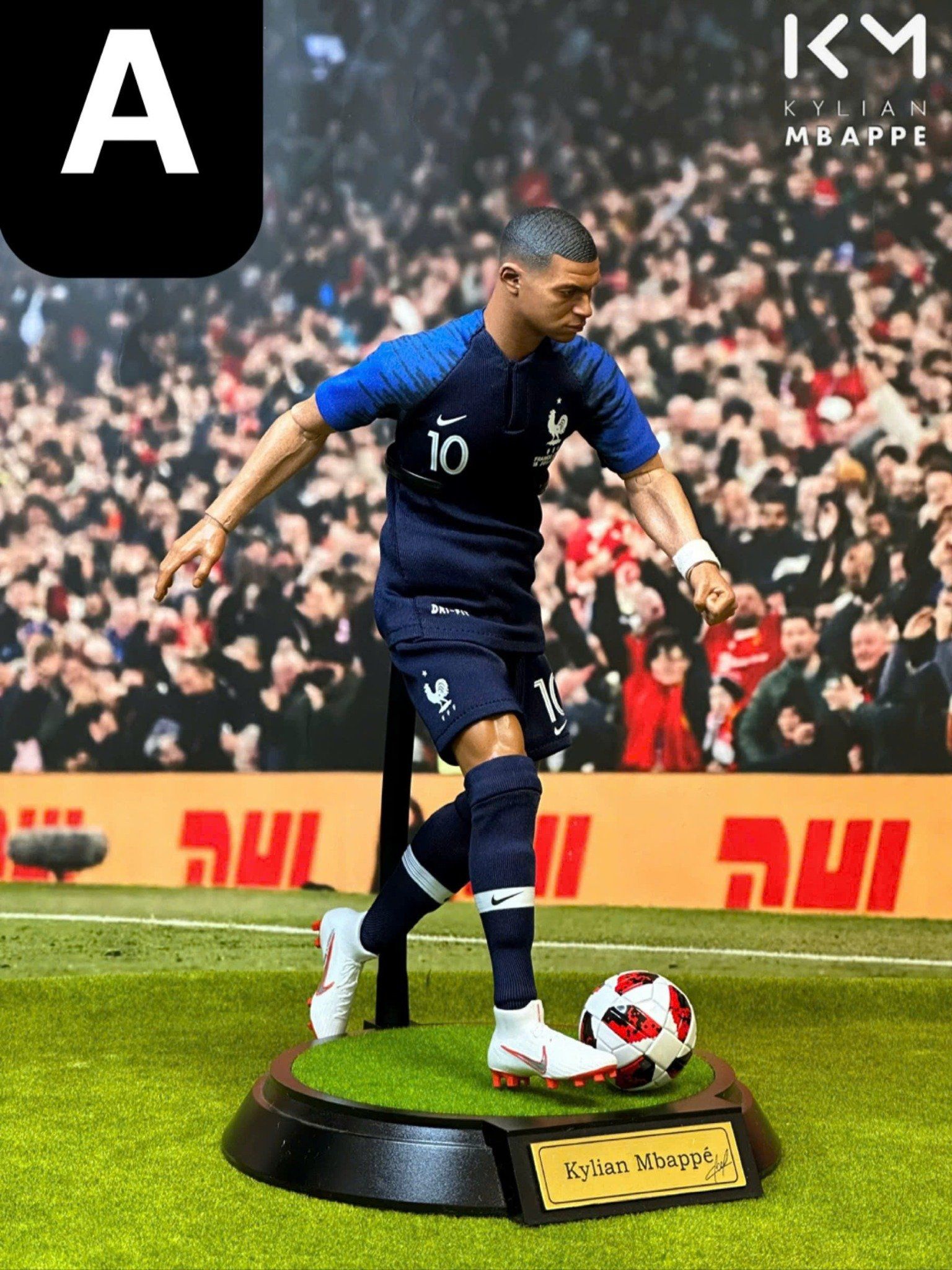  Mô hình cầu thủ bóng đá Mbappe tỷ lệ 1/6. 