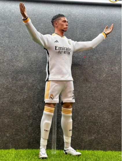 Mô hình cầu thủ bóng đá Jude Bellingham Real Maldrid tỷ lệ 1/6. 