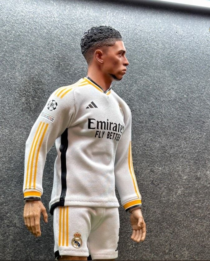  Mô hình cầu thủ bóng đá Jude Bellingham Real Maldrid tỷ lệ 1/6. 