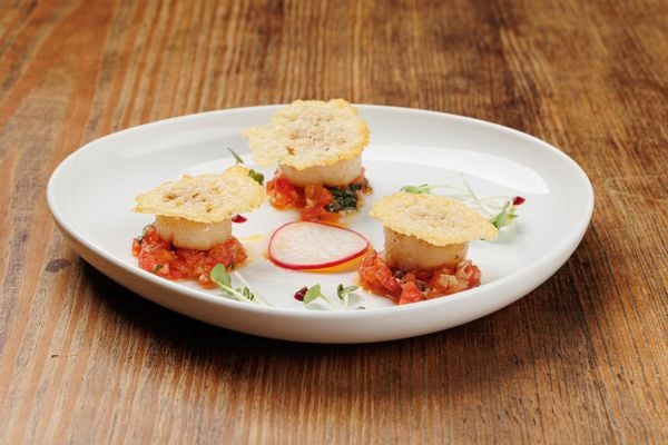  Japanese Scallop w. Salsa Sauce 