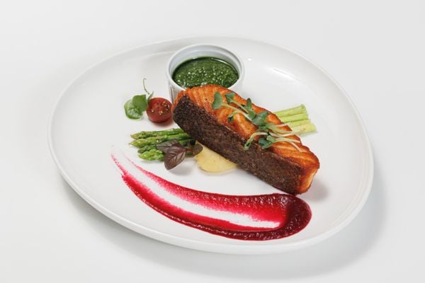  Pan Seared Norwegian Salmon w. Sauce 